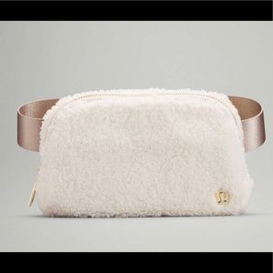 Lululemon everywhere fleece belt bag
